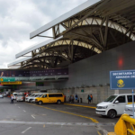 Inician operativos en AICM contra taxis por aplicación