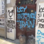 Protesta de comunidad trans deja pintas en edificio histórico de GobernaciónActivistas de la comunidad trans urgieron a la Secretaría de Gobernación a implementar de manera urgente acciones afirmativas para garantizar el acceso a sus derechos básicos.