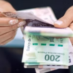 Burócratas federales reciben incremento salarial de 9%
